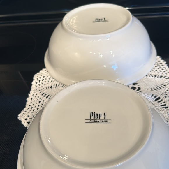 PIER1 Set of 2 Medium White  Luminous Nesting Bowls-Sizes are 9"&10". Vintage - Picture 5 of 6